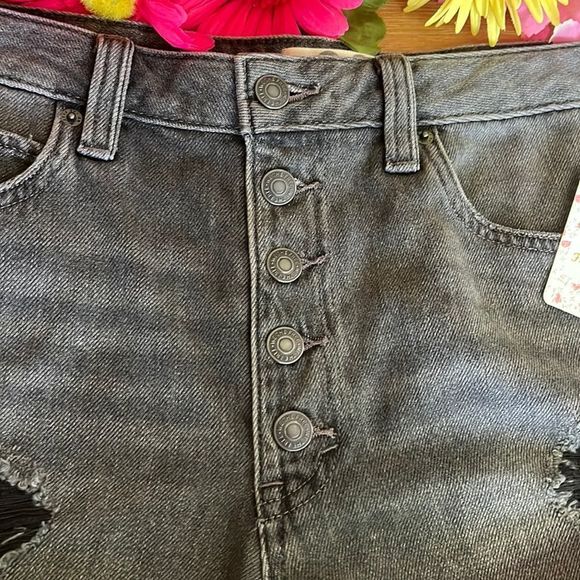 FREE PEOPLE - Romeo Rolled Cut Off Denim Shorts Black Mambo Size 30 - Picture 4 of 14